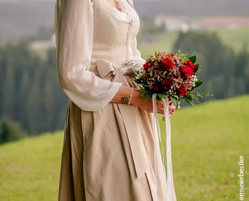 Hochzeitsdirndl creme