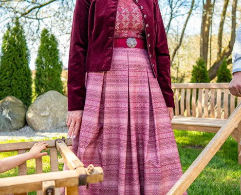Trachtenrock, Bluse, Trachtenjacke bordeaux