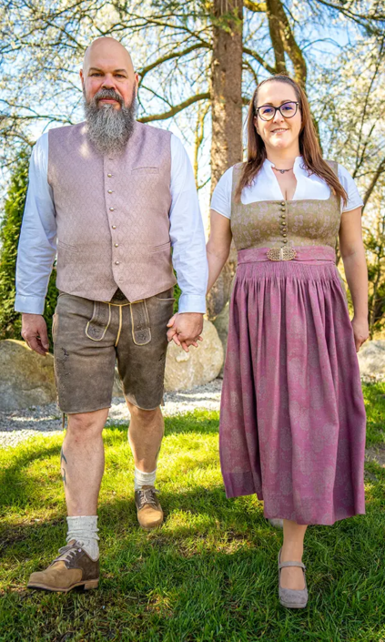 Trachtenweste altrosa, Kniebundlederhose