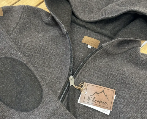 Herrenstrickjacke von O'kemma mit Kapuze,grau Herrenstrickjacke von O'kemma mit Kapuze,grau