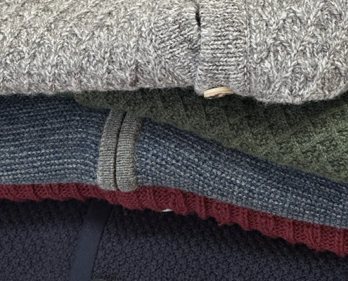 Herrenstrickjacken mit verschiedensten Strickmustern und Farben Herrenstrickjacken mit verschiedensten Strickmustern und Farben