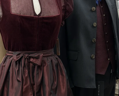 TrachtenPartnerlook in edlem Bordeaux TrachtenPartnerlook in edlem Bordeaux