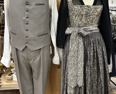 Trachten-Partnerlook, fein abgestimmte Grautöne Trachten-Partnerlook, fein abgestimmte Grautöne