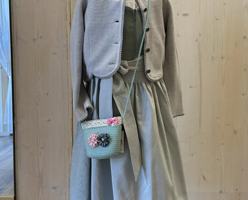 festliche Dirndl zu feierlichen Anlässen festliche Dirndl zu feierlichen Anlässen