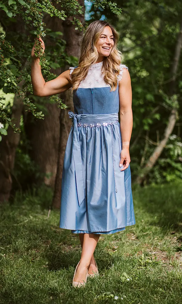 Dirndl: Stockerpoint; Bluse: von Spieth & Wensky Dirndl: Stockerpoint; Bluse: Spieth & Wensky