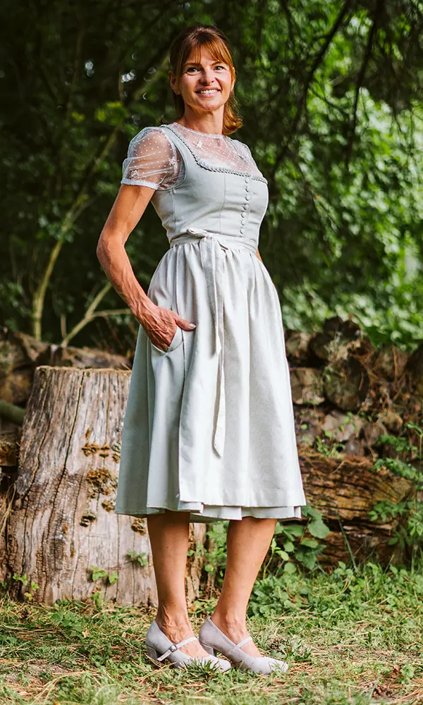 Hochzeitskleid-grau